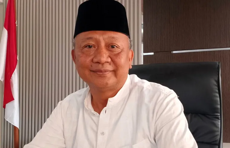 KTP-Dicatut-Pinjol-dan-Judi-Online-Bansos-KSB-Maju-Terhenti-Kadinsos-Kami-Pulihkan-Hak-Warga.jpg
